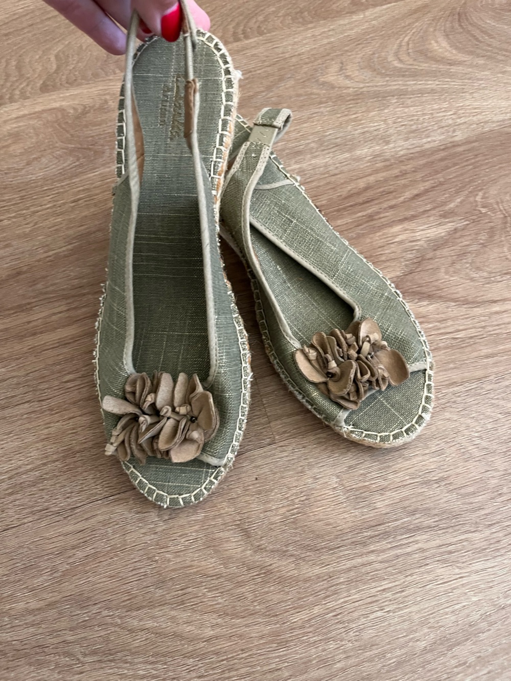 Clark’s Women’s Olive Green Slingback Espadrille Flats with Flower Accent